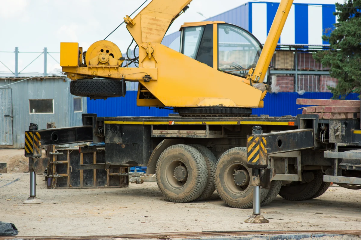 truck-crane-cabin-construction-site